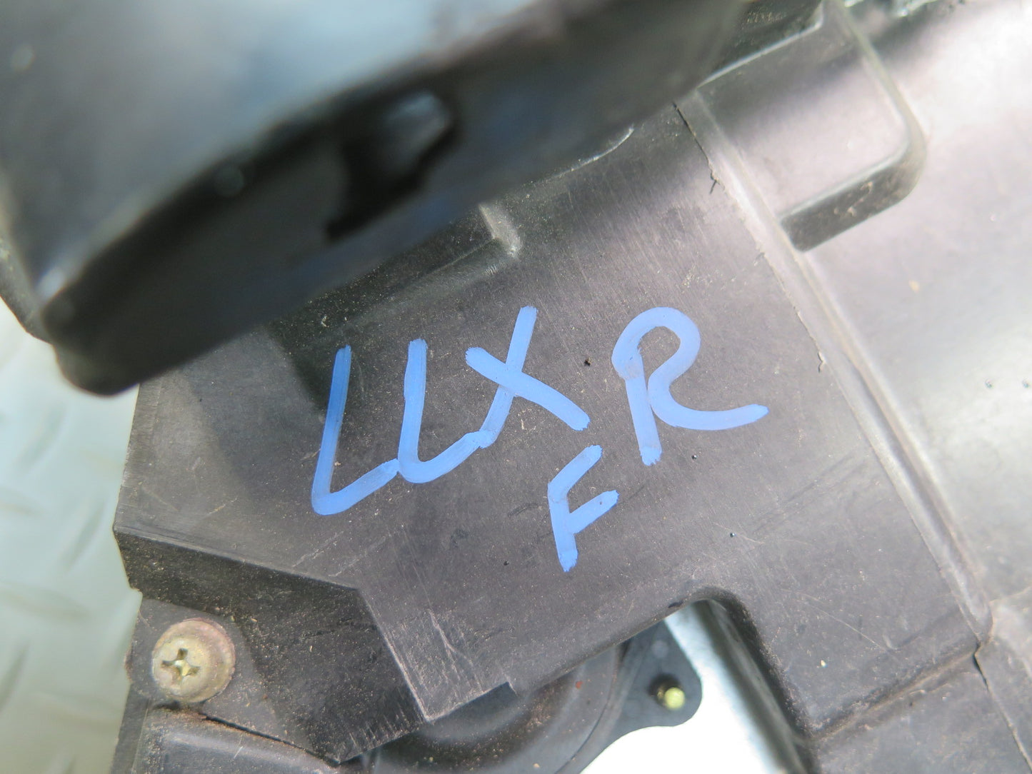 2003-2007 Lexus UZJ100L LX470 Front Right Door Lock Latch Actuator