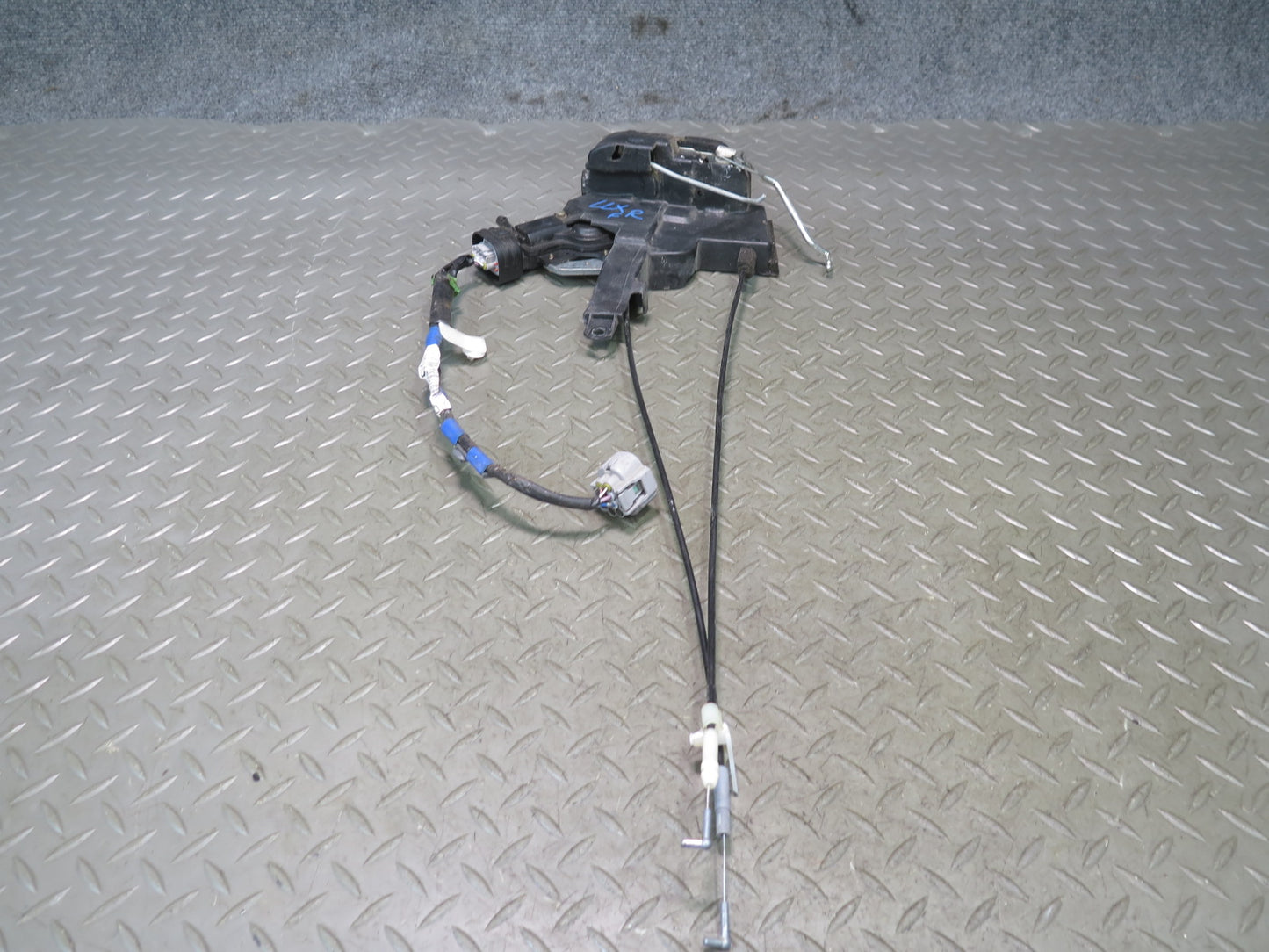2003-2007 Lexus UZJ100L LX470 Front Right Door Lock Latch Actuator
