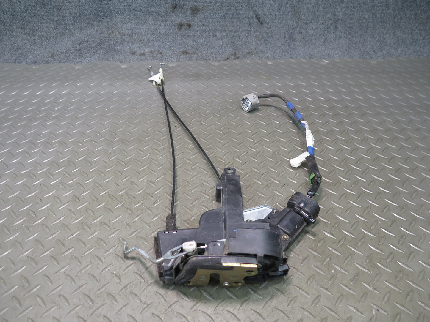 2003-2007 Lexus UZJ100L LX470 Front Right Door Lock Latch Actuator