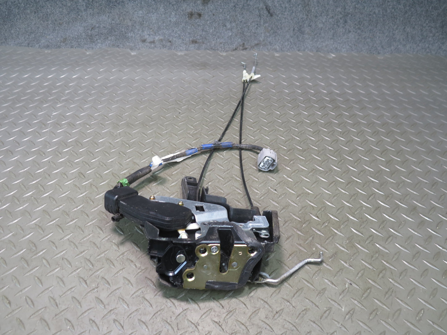 2003-2007 Lexus UZJ100L LX470 Front Right Door Lock Latch Actuator