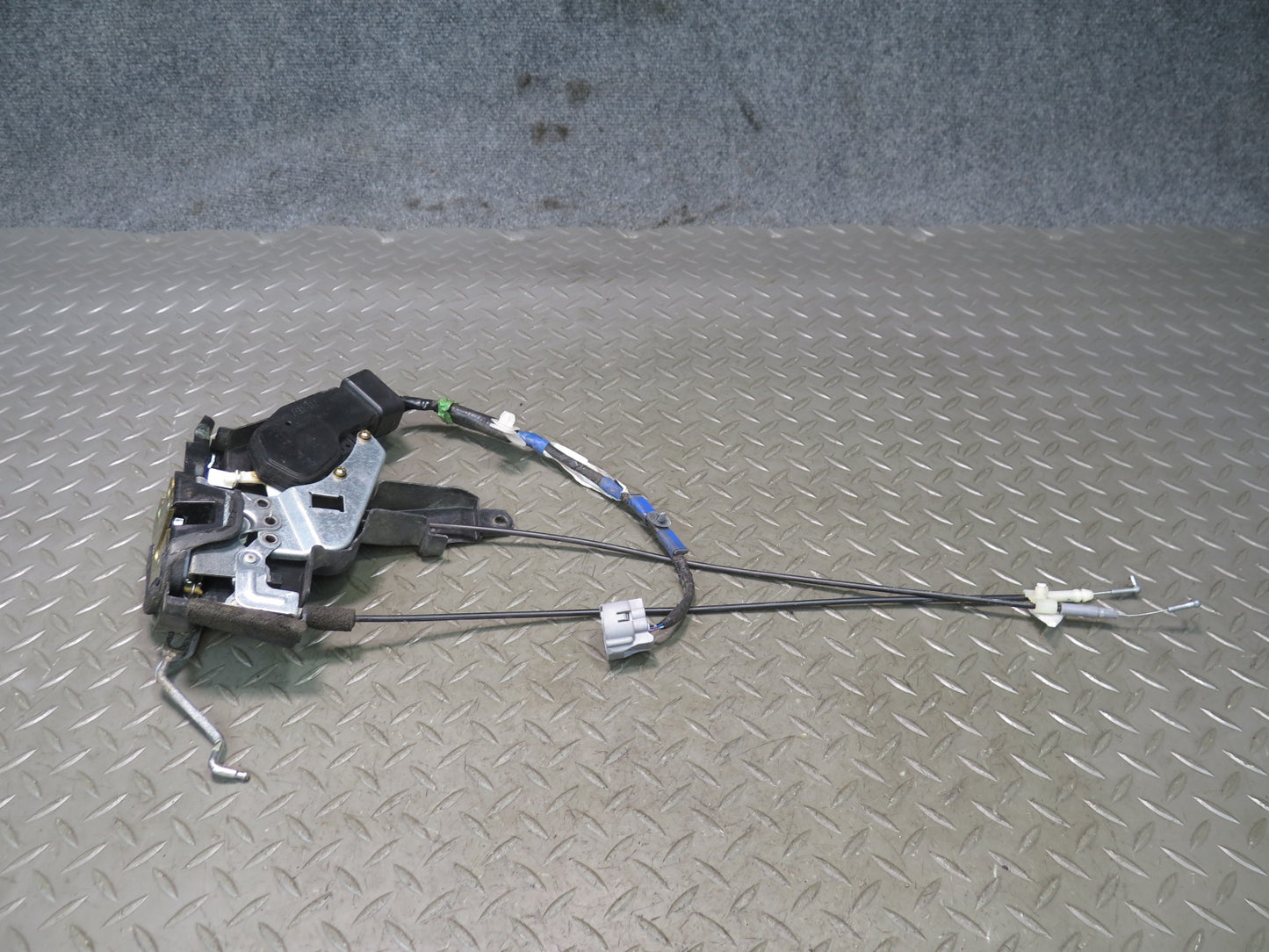 2003-2007 Lexus UZJ100L LX470 Front Right Door Lock Latch Actuator