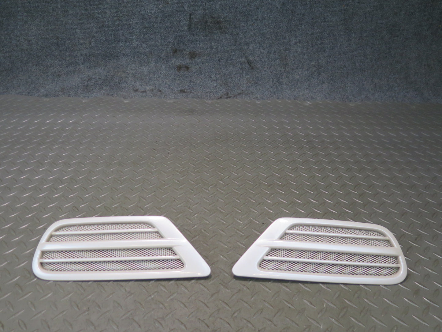 1998-2007 Lexus UZJ100L LX470 Rear Left & Right Quarter Vent Trim Grille Set