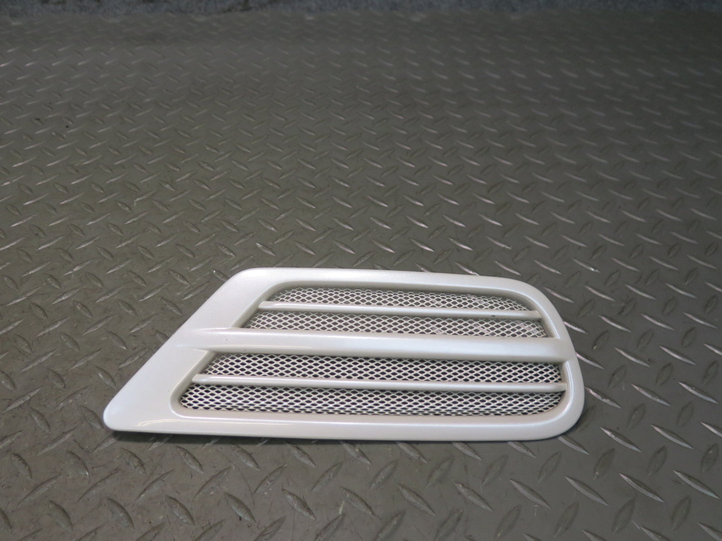1998-2007 Lexus UZJ100L LX470 Rear Left & Right Quarter Vent Trim Grille Set