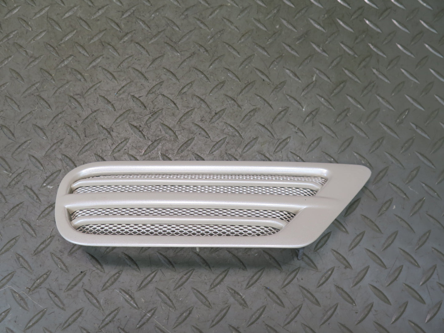 1998-2007 Lexus UZJ100L LX470 Rear Left & Right Quarter Vent Trim Grille Set