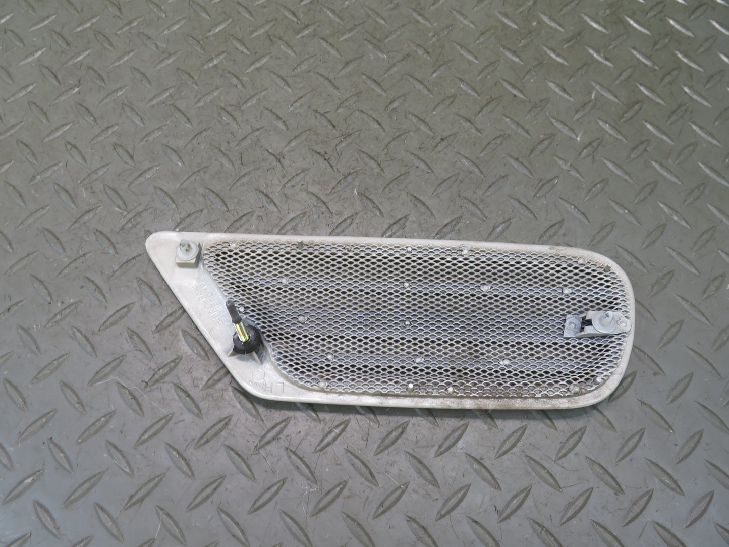 1998-2007 Lexus UZJ100L LX470 Rear Left & Right Quarter Vent Trim Grille Set