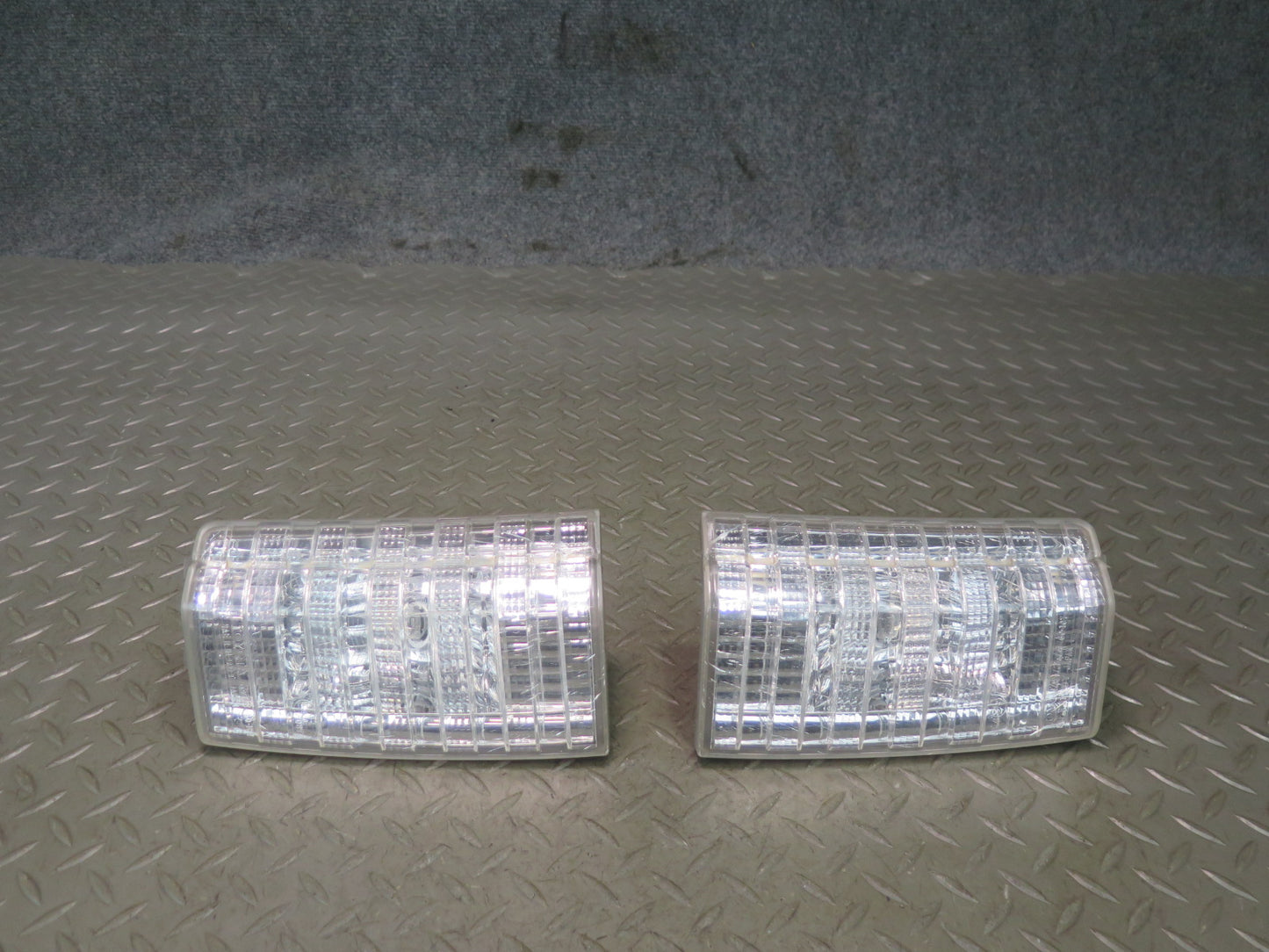 2003-2007 Lexus UZJ100L LX470 Rear Back UP Reverse Light Lamp Set of 2