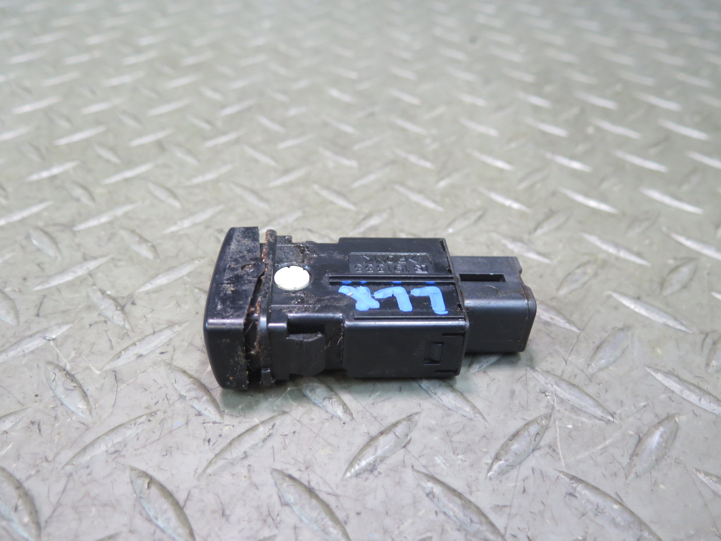 2003-2007 Lexus UZJ100L LX470 Left Heated Seat Heater Button Switch