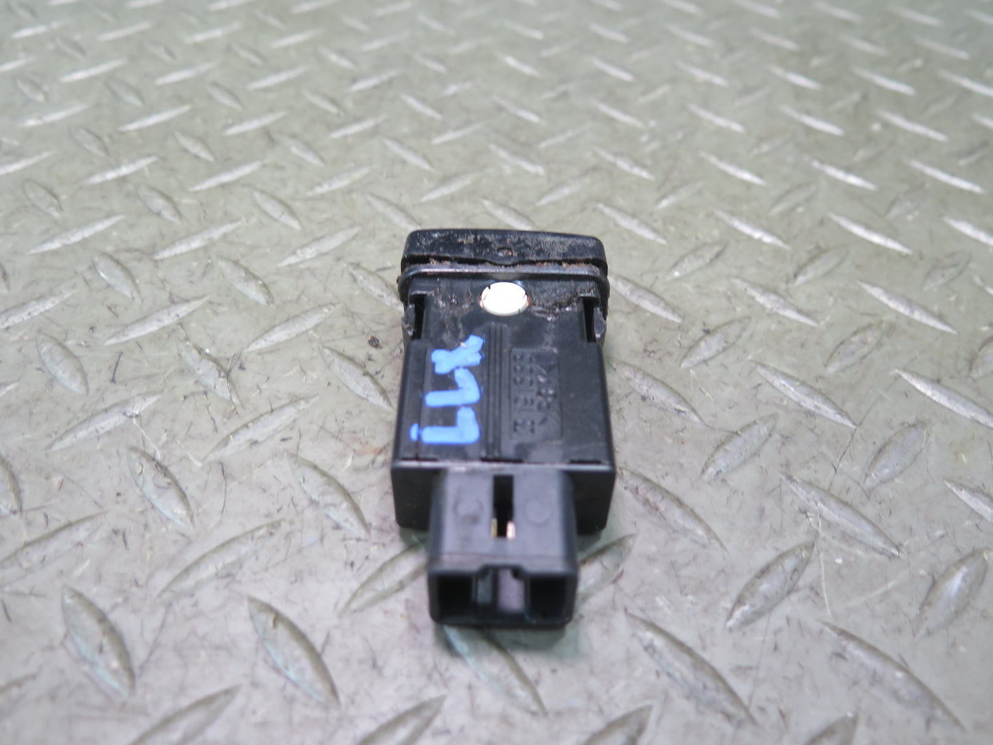 2003-2007 Lexus UZJ100L LX470 Left Heated Seat Heater Button Switch