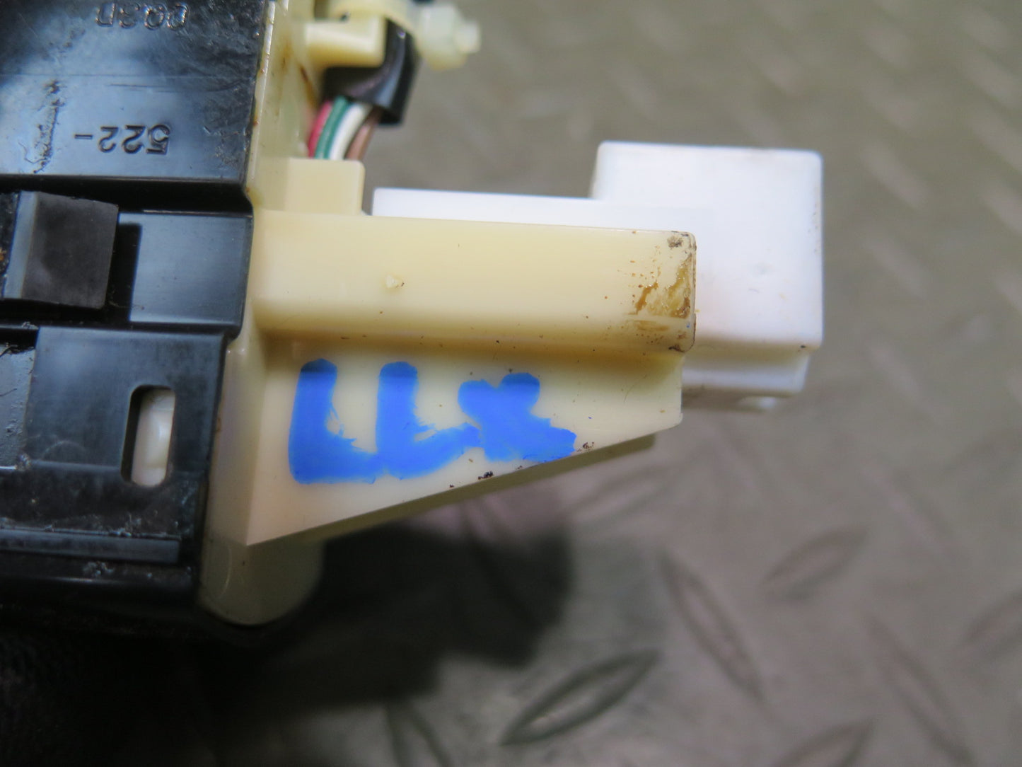 2003-2007 Lexus UZJ100L LX470 Suspension Ride Drive Control Shock Height Switch