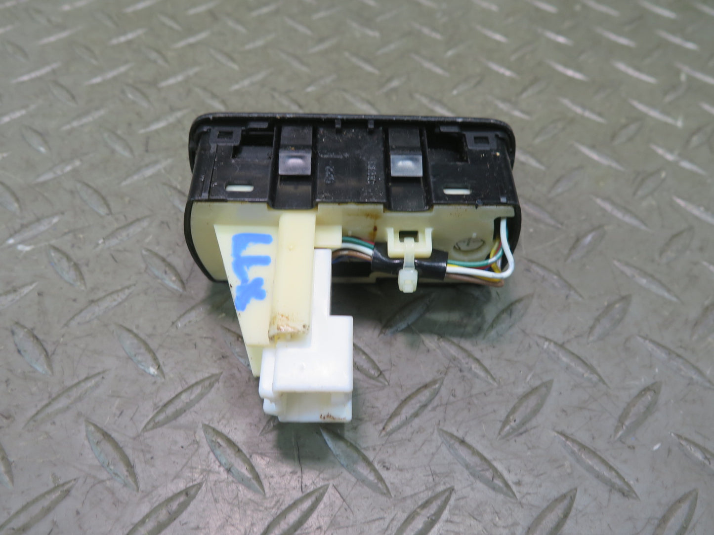 2003-2007 Lexus UZJ100L LX470 Suspension Ride Drive Control Shock Height Switch