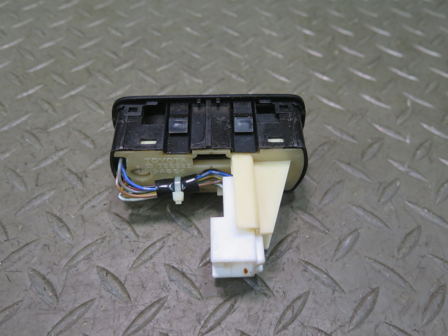 2003-2007 Lexus UZJ100L LX470 Suspension Ride Drive Control Shock Height Switch