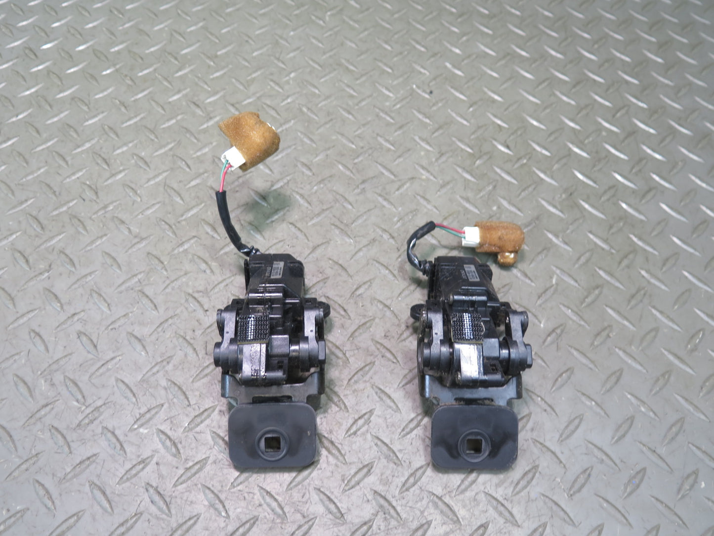 2003-2007 Lexus UZJ100L LX470 Rear Quarter Window Actuator Motor Lock Set of 2