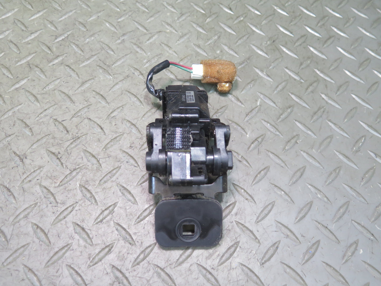 2003-2007 Lexus UZJ100L LX470 Rear Quarter Window Actuator Motor Lock Set of 2