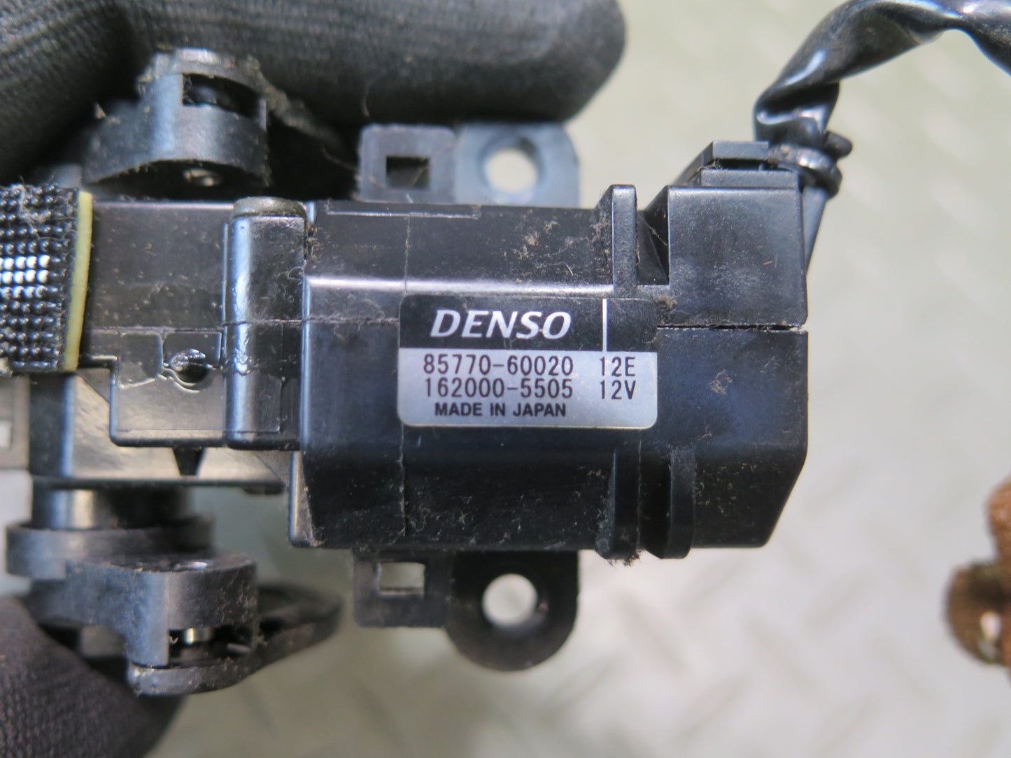 2003-2007 Lexus UZJ100L LX470 Rear Quarter Window Actuator Motor Lock Set of 2