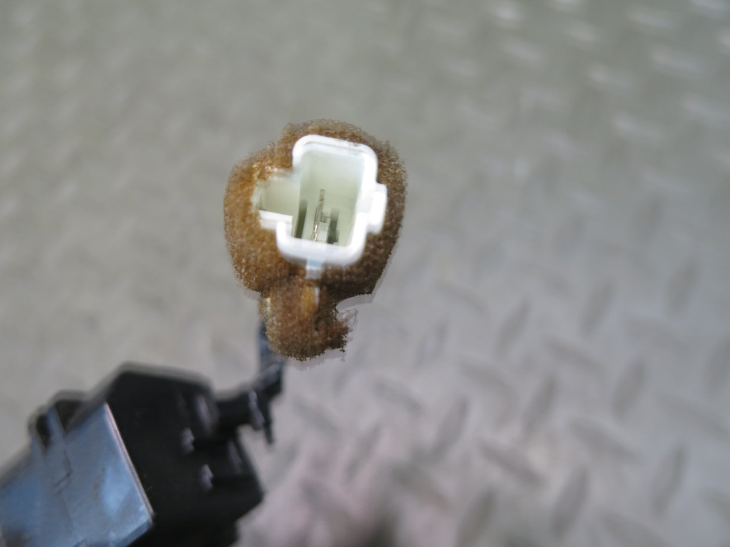 2003-2007 Lexus UZJ100L LX470 Rear Quarter Window Actuator Motor Lock Set of 2