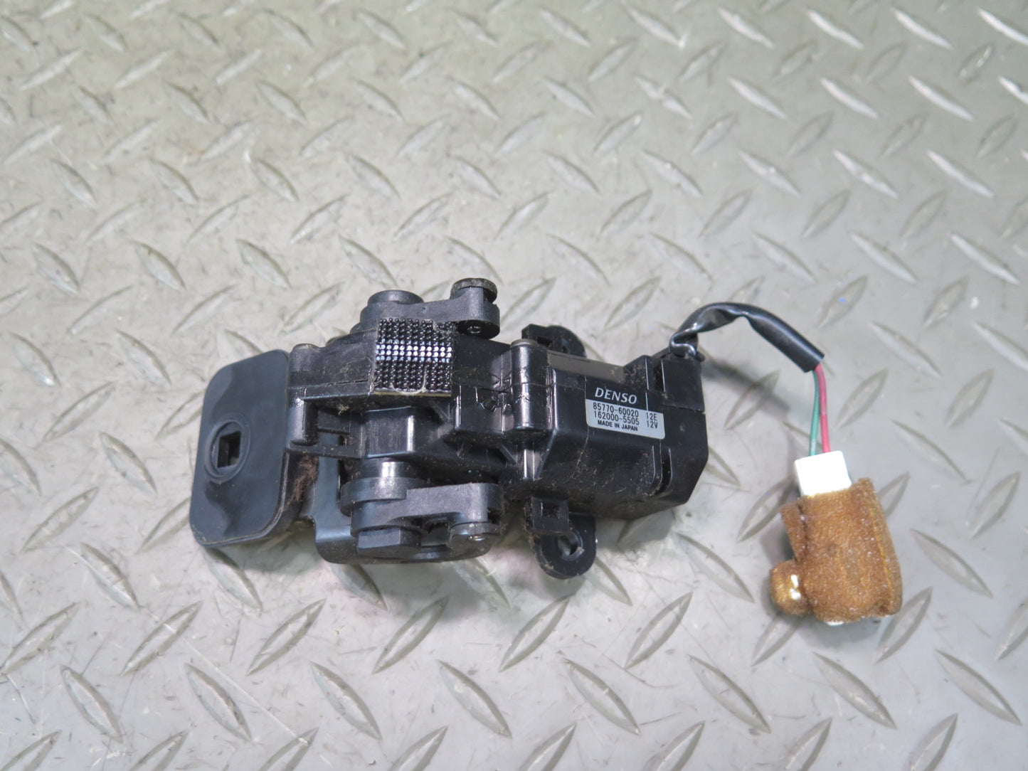 2003-2007 Lexus UZJ100L LX470 Rear Quarter Window Actuator Motor Lock Set of 2