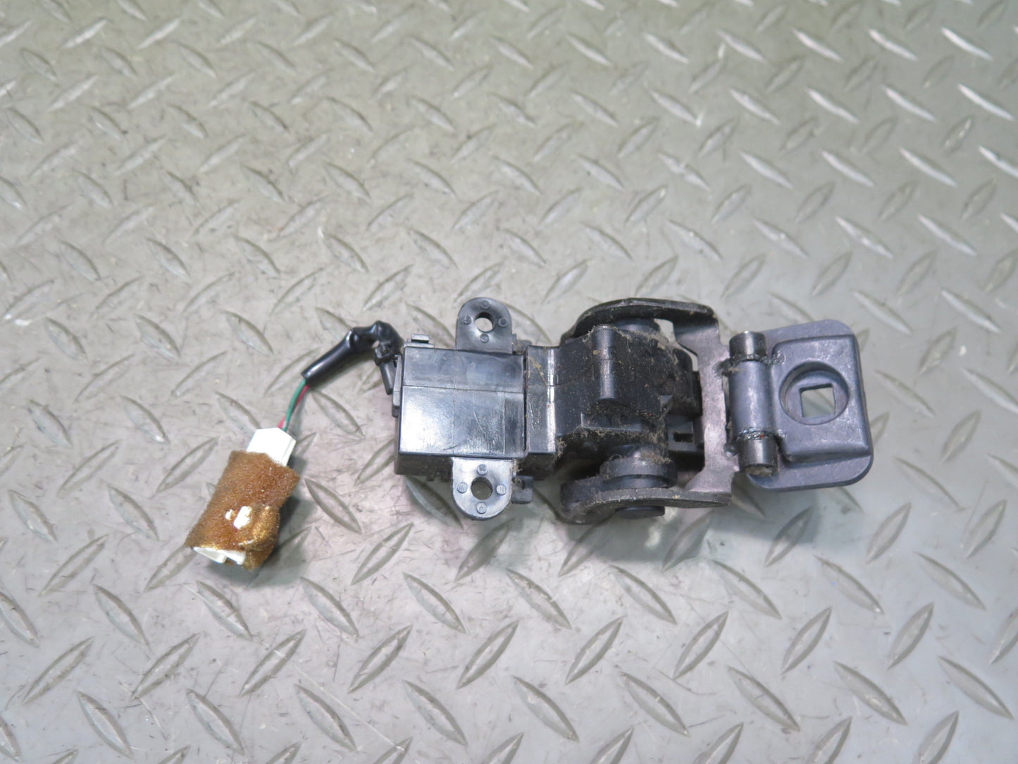 2003-2007 Lexus UZJ100L LX470 Rear Quarter Window Actuator Motor Lock Set of 2