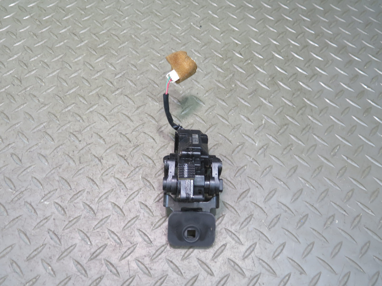 2003-2007 Lexus UZJ100L LX470 Rear Quarter Window Actuator Motor Lock Set of 2