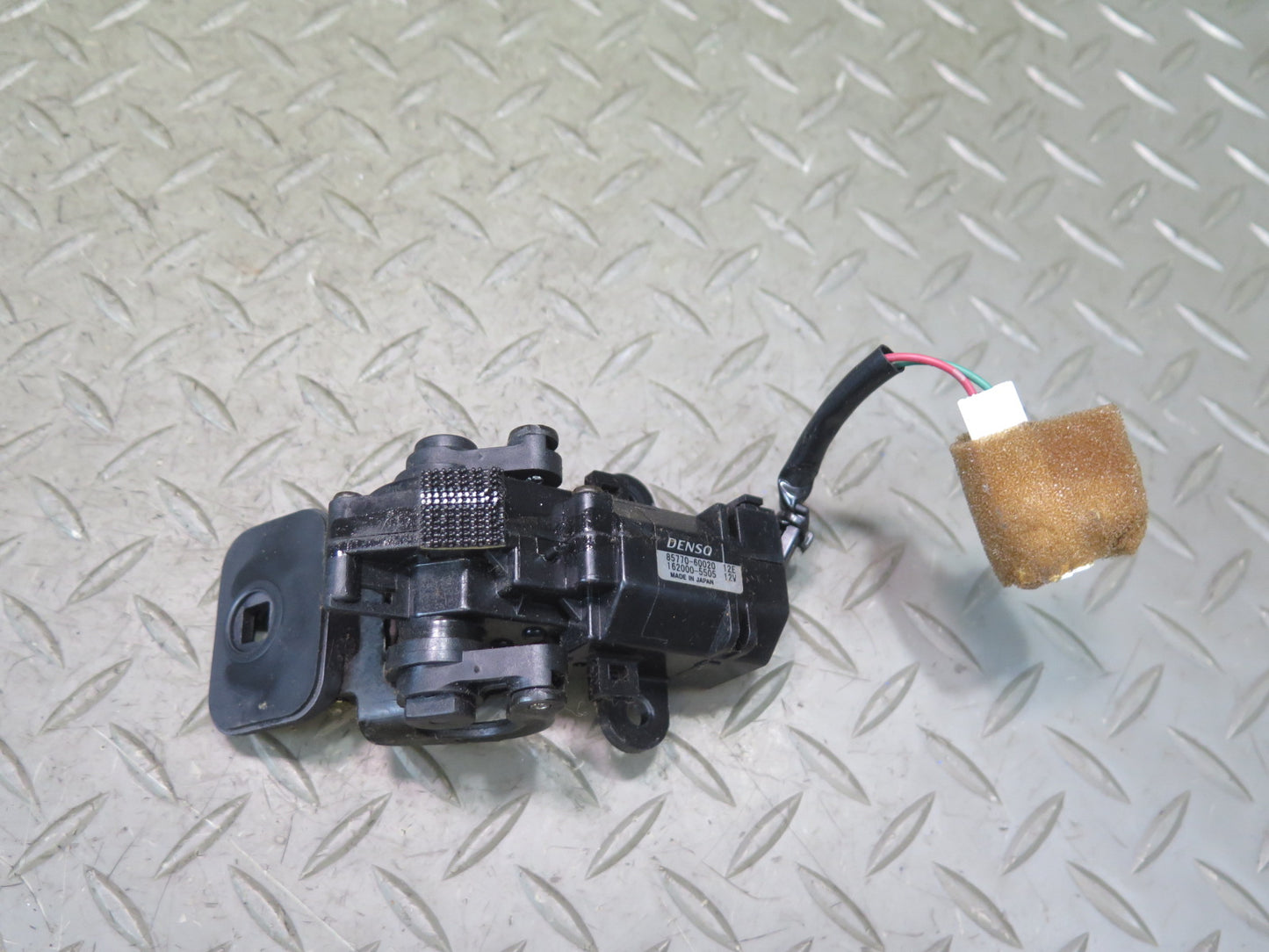 2003-2007 Lexus UZJ100L LX470 Rear Quarter Window Actuator Motor Lock Set of 2