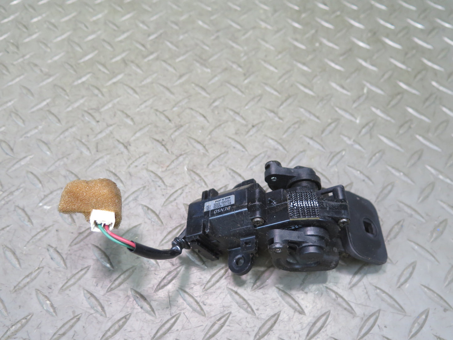 2003-2007 Lexus UZJ100L LX470 Rear Quarter Window Actuator Motor Lock Set of 2