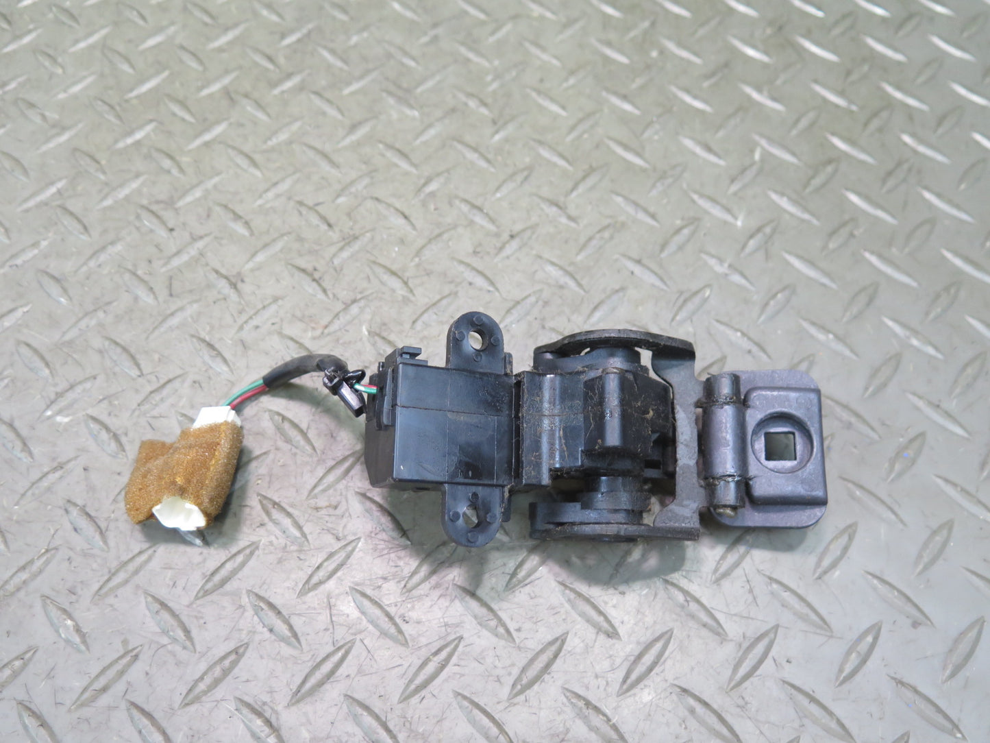 2003-2007 Lexus UZJ100L LX470 Rear Quarter Window Actuator Motor Lock Set of 2