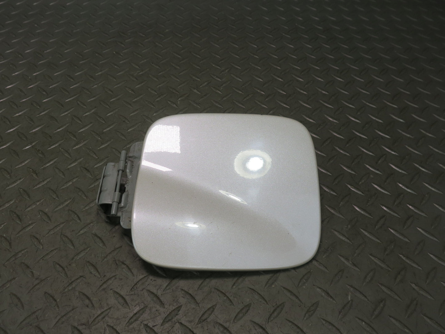 2003-2007 Lexus UZJ100L LX470 Fuel Tank Filler Door Lid Cover