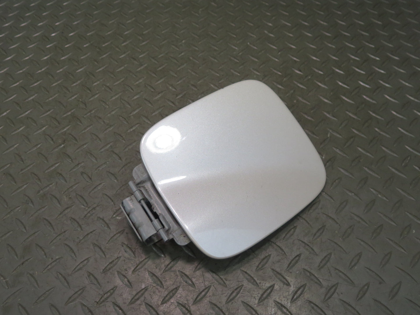 2003-2007 Lexus UZJ100L LX470 Fuel Tank Filler Door Lid Cover