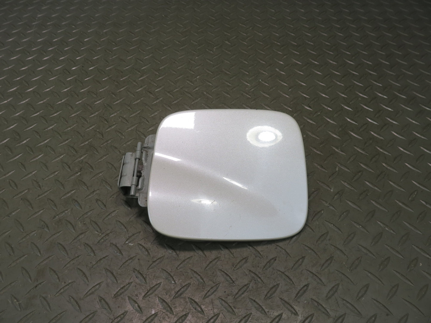 2003-2007 Lexus UZJ100L LX470 Fuel Tank Filler Door Lid Cover