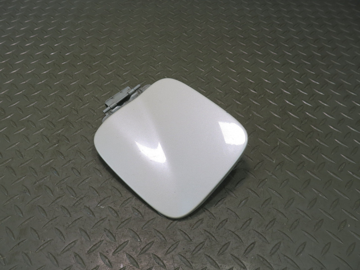 2003-2007 Lexus UZJ100L LX470 Fuel Tank Filler Door Lid Cover