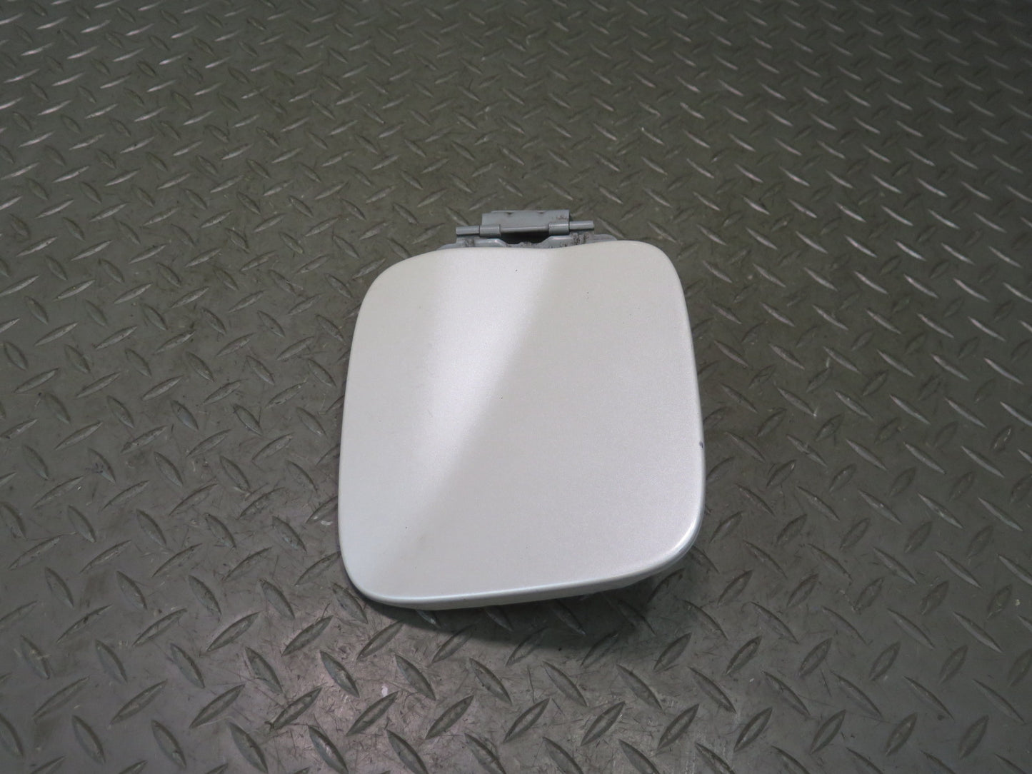 2003-2007 Lexus UZJ100L LX470 Fuel Tank Filler Door Lid Cover