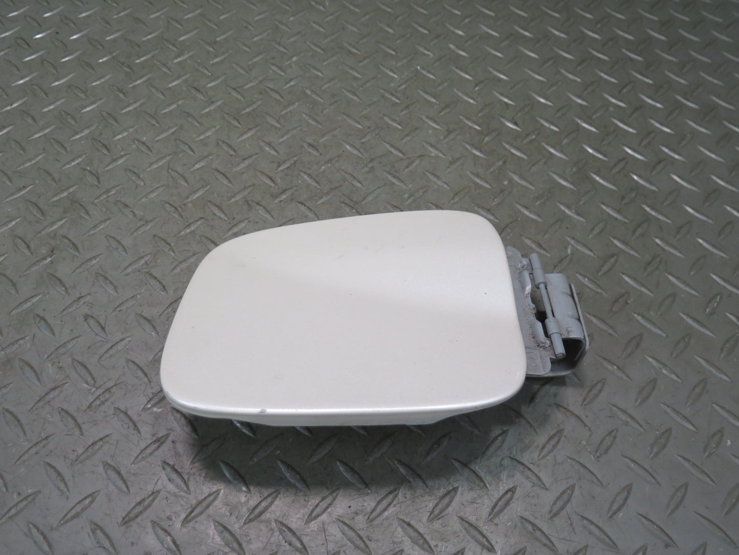 2003-2007 Lexus UZJ100L LX470 Fuel Tank Filler Door Lid Cover