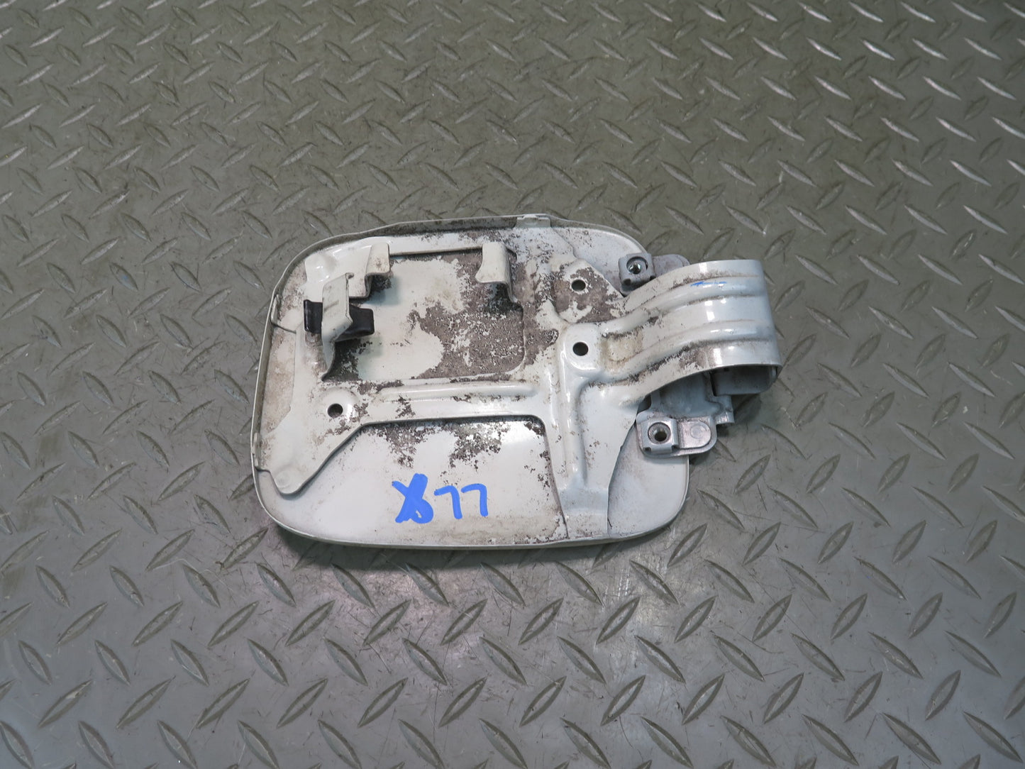2003-2007 Lexus UZJ100L LX470 Fuel Tank Filler Door Lid Cover