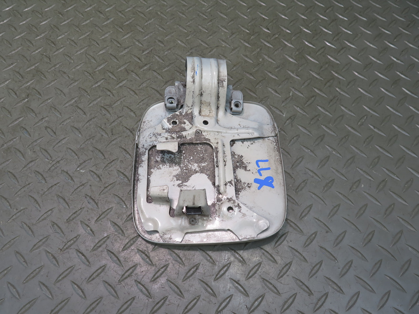 2003-2007 Lexus UZJ100L LX470 Fuel Tank Filler Door Lid Cover
