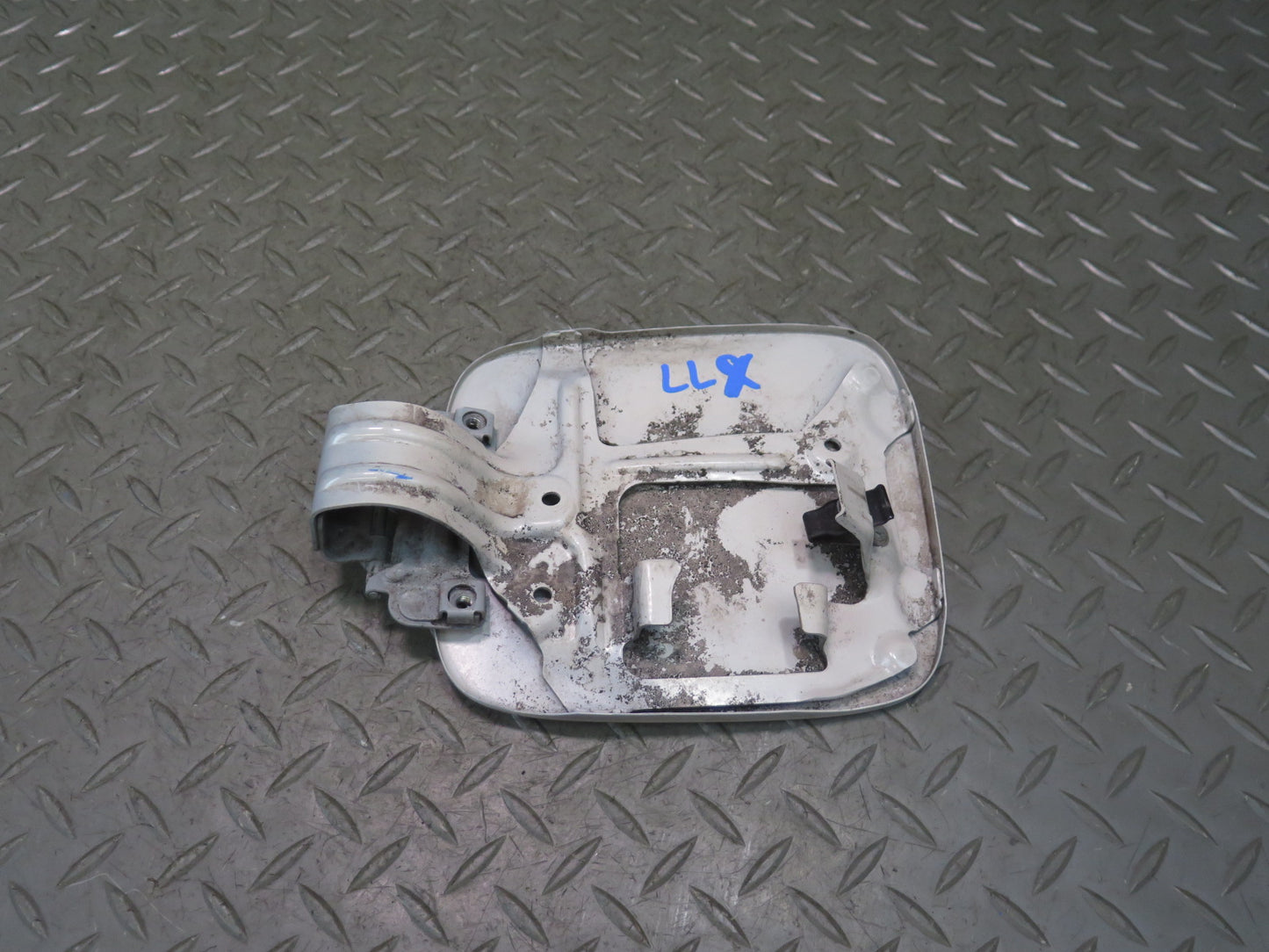 2003-2007 Lexus UZJ100L LX470 Fuel Tank Filler Door Lid Cover