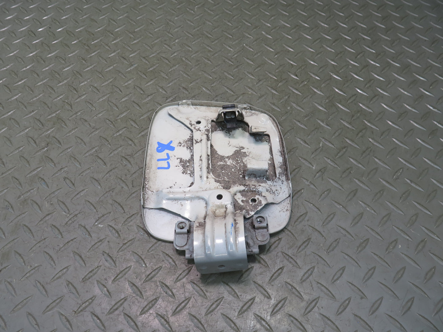 2003-2007 Lexus UZJ100L LX470 Fuel Tank Filler Door Lid Cover