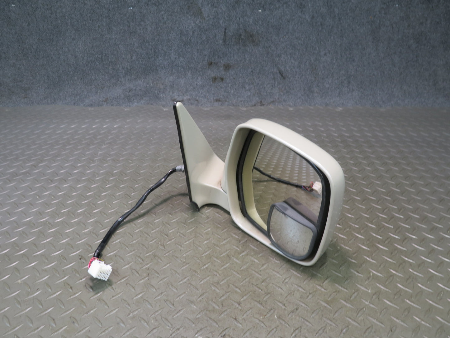 2003-2005 Lexus UZJ100L LX470 Right Door Heated Exterior Side View Power Mirror