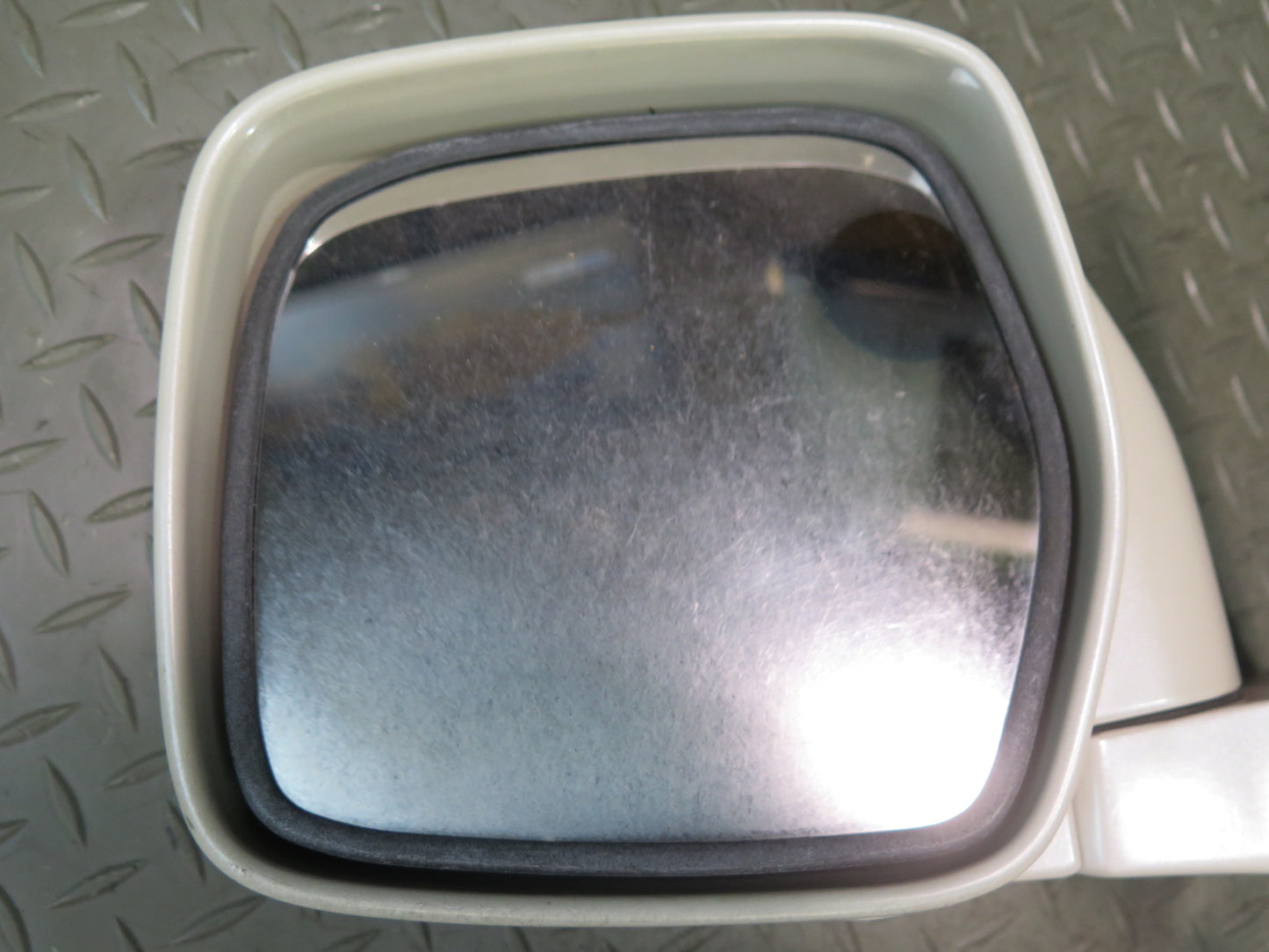 2003-2005 Lexus UZJ100L LX470 Left Door Heated Exterior Side View Power Mirror