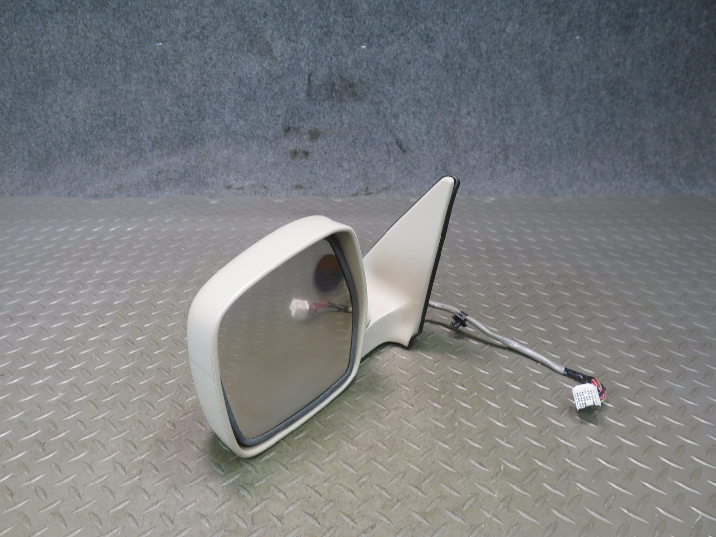 2003-2005 Lexus UZJ100L LX470 Left Door Heated Exterior Side View Power Mirror