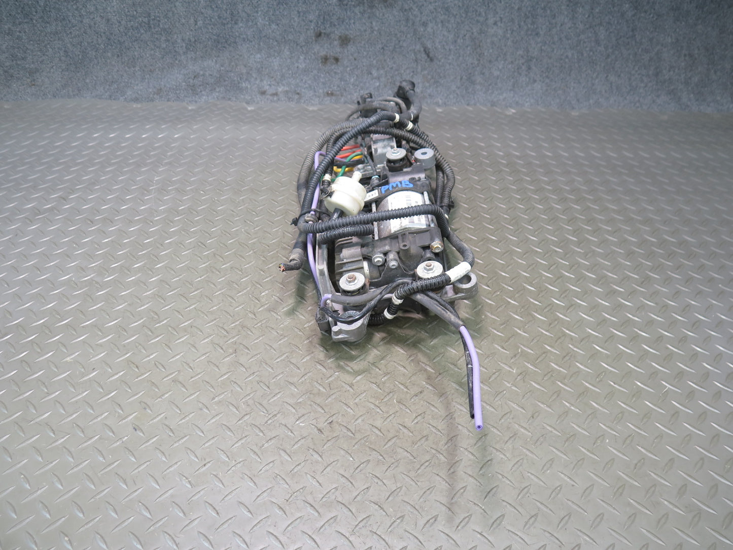 2015-2018 Porsche Macan Air Ride Suspension Compressor Pump W/ Valve Assembly