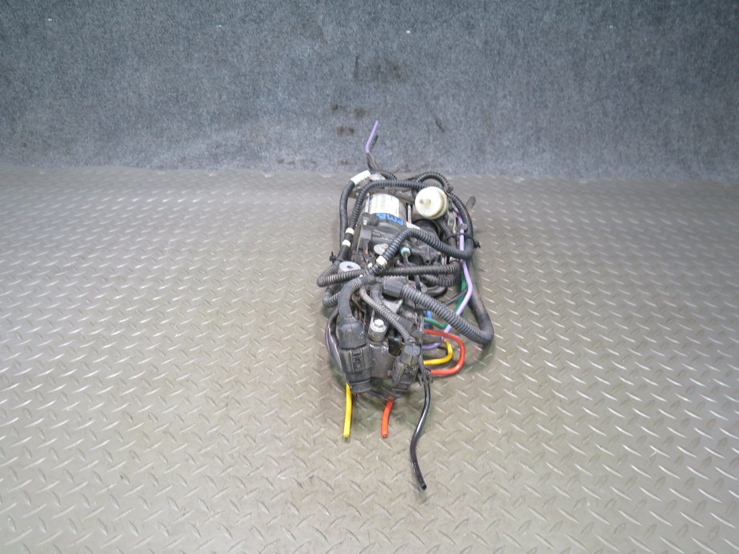 2015-2018 Porsche Macan Air Ride Suspension Compressor Pump W/ Valve Assembly