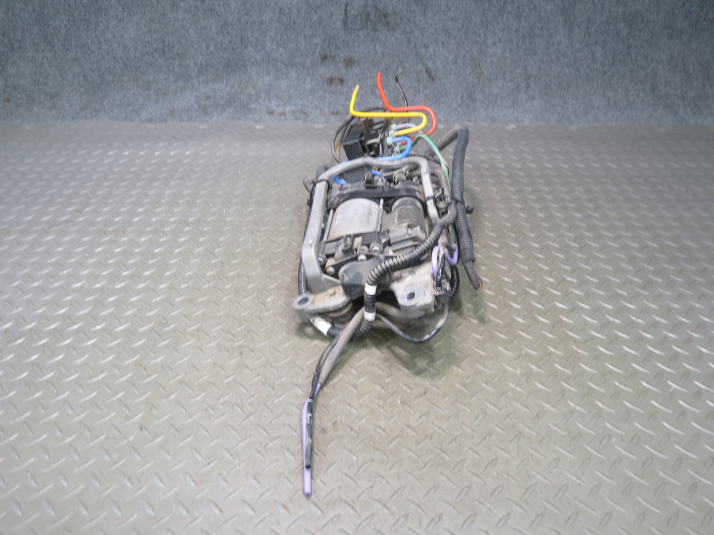 2015-2018 Porsche Macan Air Ride Suspension Compressor Pump W/ Valve Assembly