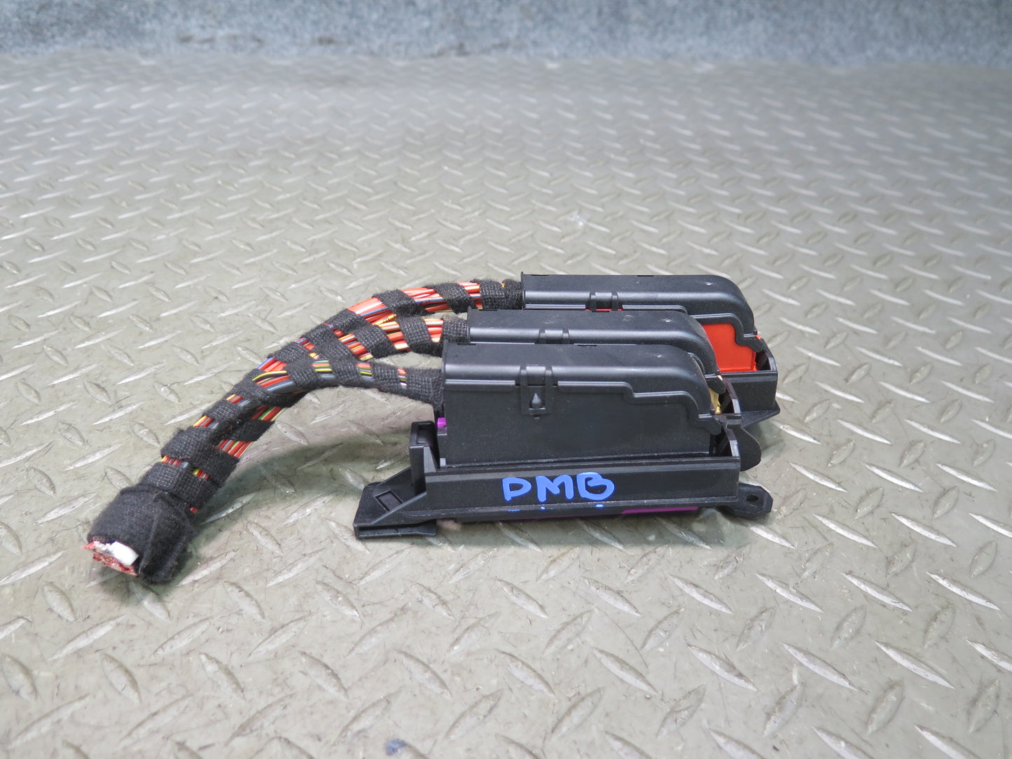 2015-2018 Porsche Macan Turbo Engine Power Distribution Fuse Box