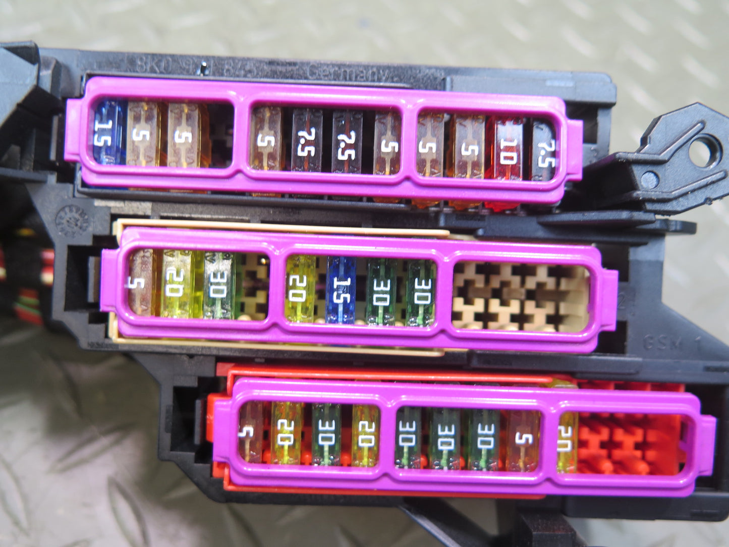 2015-2018 Porsche Macan Turbo Engine Power Distribution Fuse Box