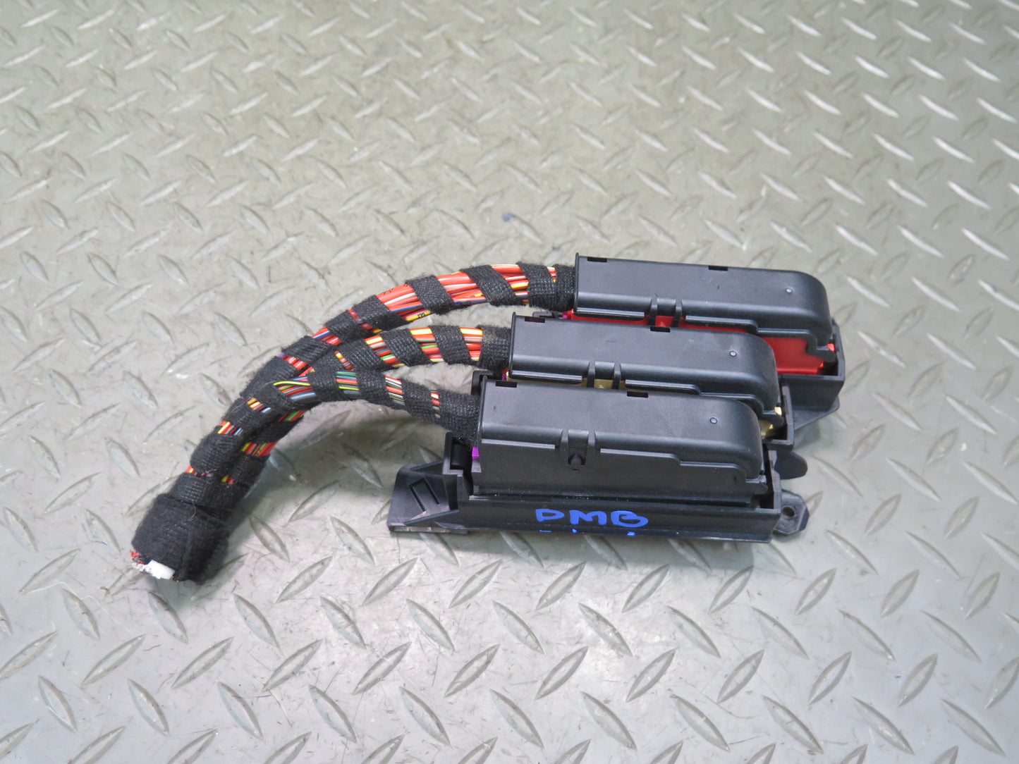 2015-2018 Porsche Macan Turbo Engine Power Distribution Fuse Box