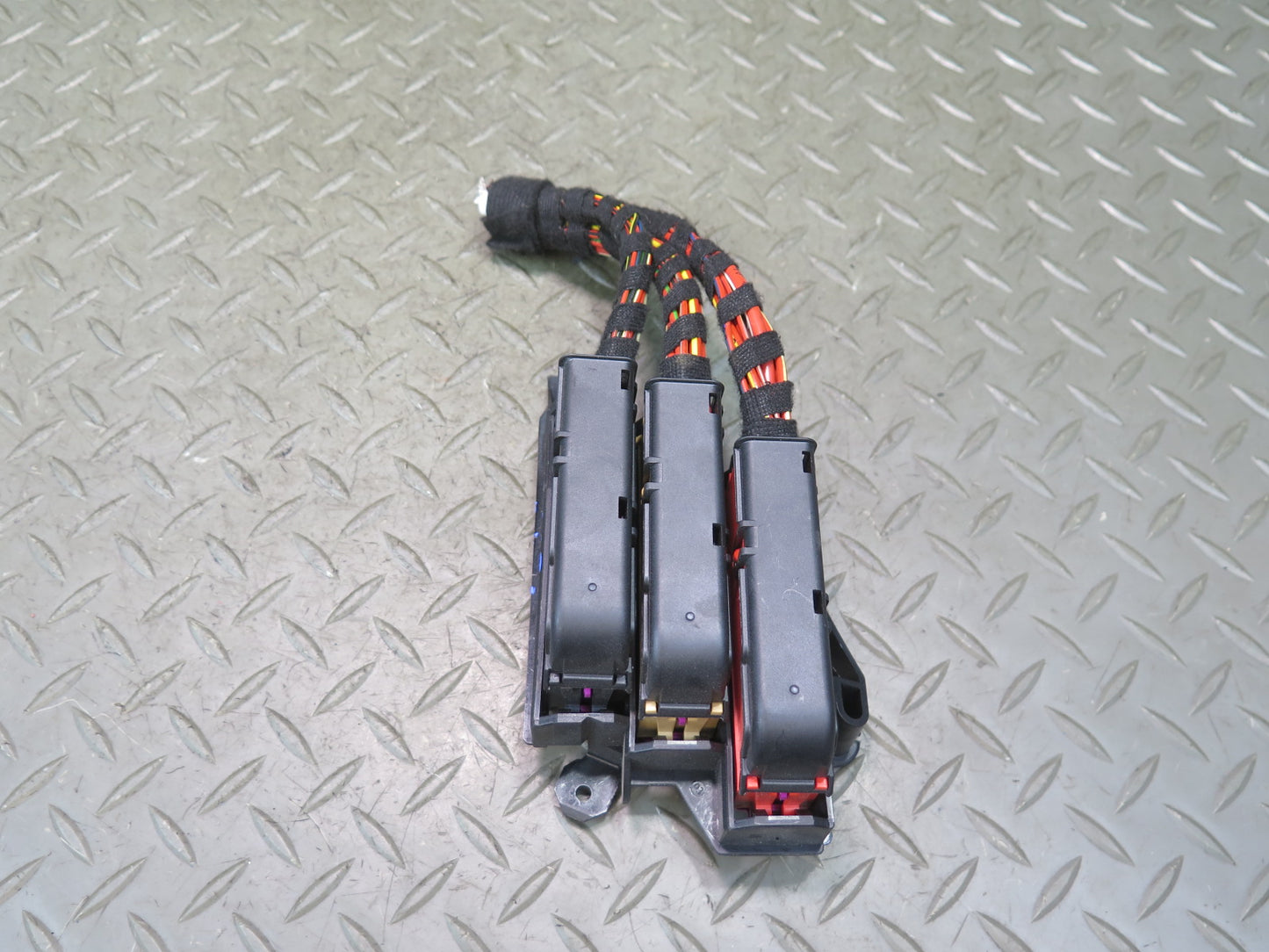 2015-2018 Porsche Macan Turbo Engine Power Distribution Fuse Box