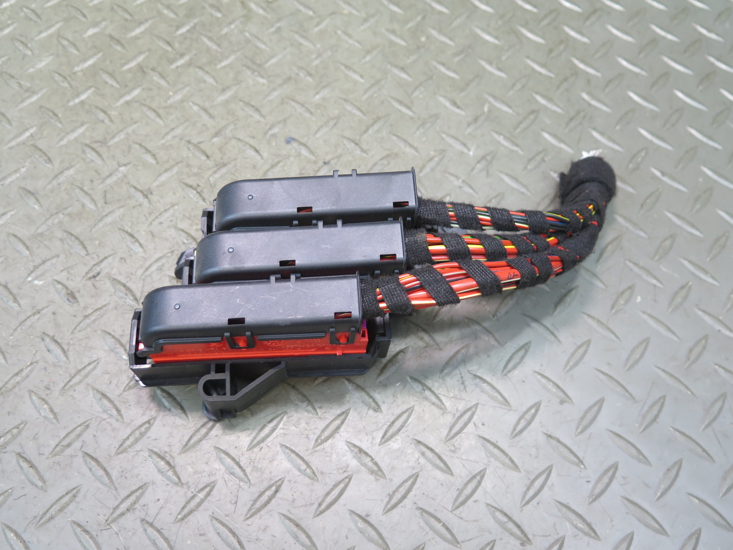 2015-2018 Porsche Macan Turbo Engine Power Distribution Fuse Box