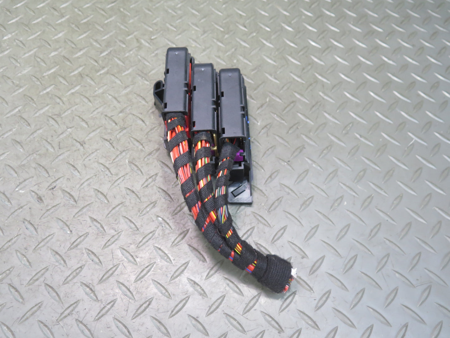 2015-2018 Porsche Macan Turbo Engine Power Distribution Fuse Box