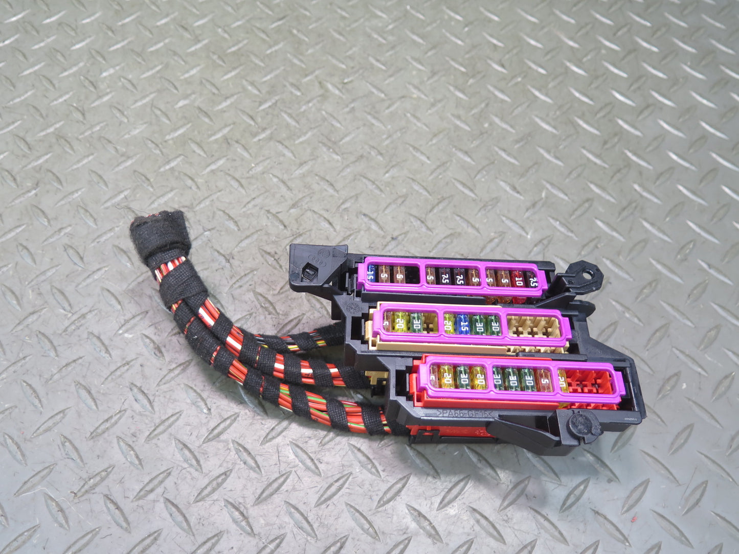 2015-2018 Porsche Macan Turbo Engine Power Distribution Fuse Box