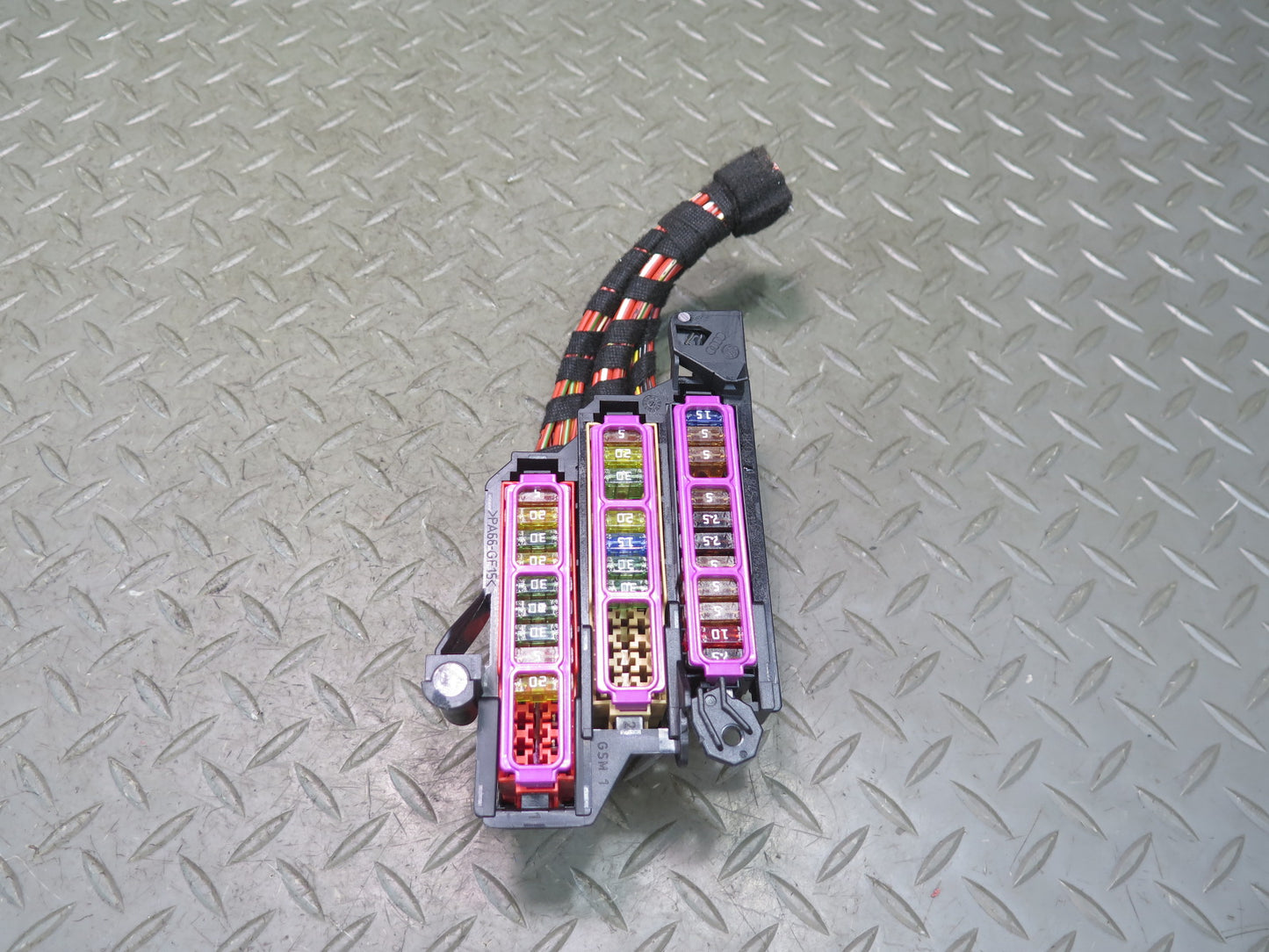2015-2018 Porsche Macan Turbo Engine Power Distribution Fuse Box