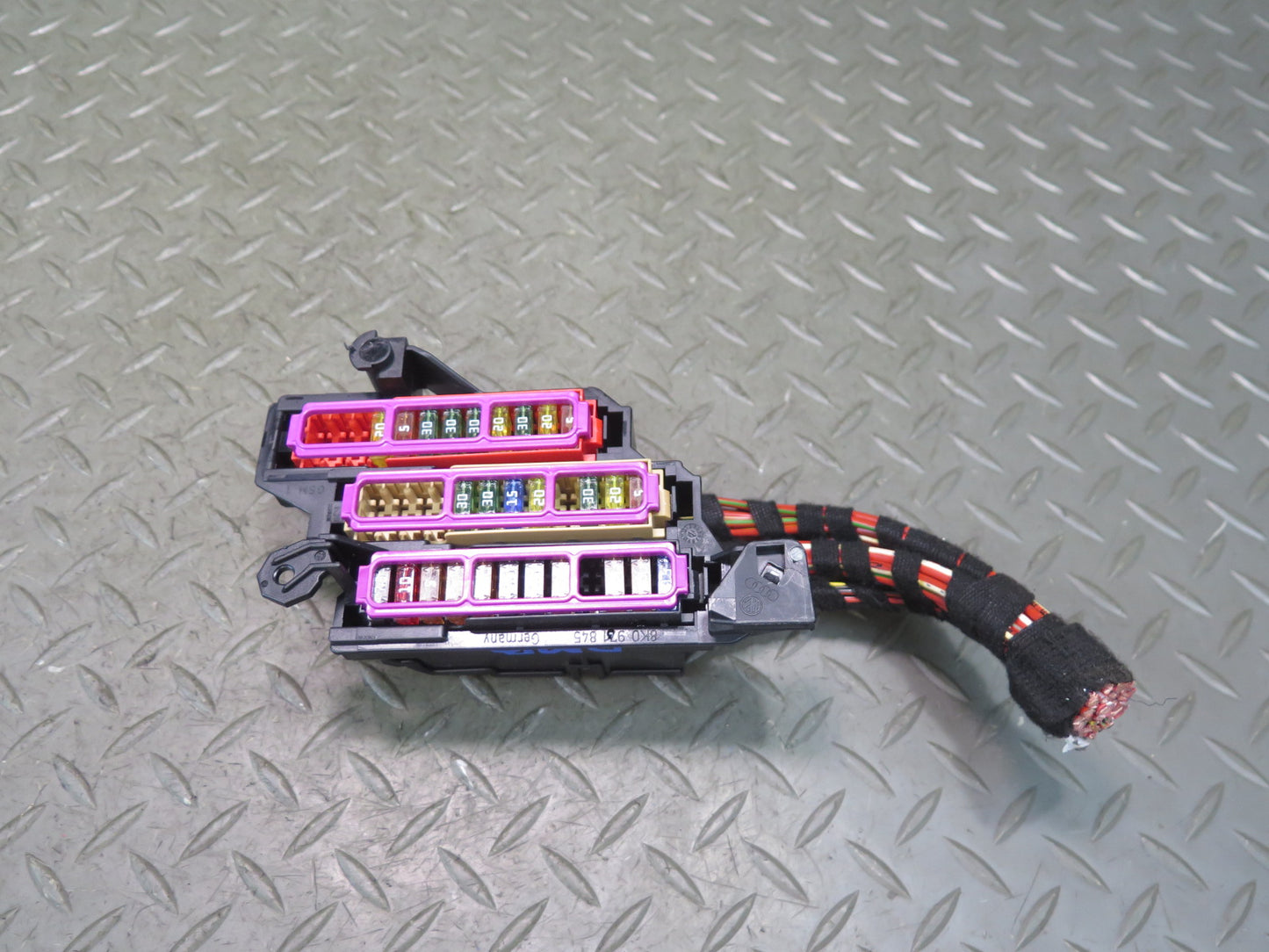 2015-2018 Porsche Macan Turbo Engine Power Distribution Fuse Box